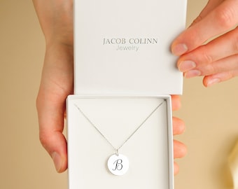 Colar de prata delicado – joias com letras personalizadas para ela