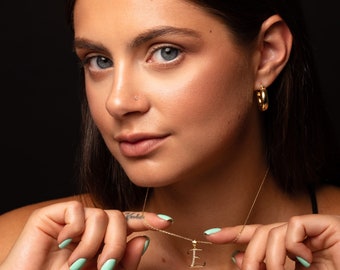 Colar delicado com pingente de letra coberto de ouro 14K, colar com inicial personalizada em prata esterlina 925, presente de aniversário para ela, presente para irmã