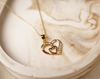 Colar com pingente de coração dourado para mamãe | Presente atencioso para o dia das mães | Joias em formato de coração para mamãe | Presente da filha | Presente do filho