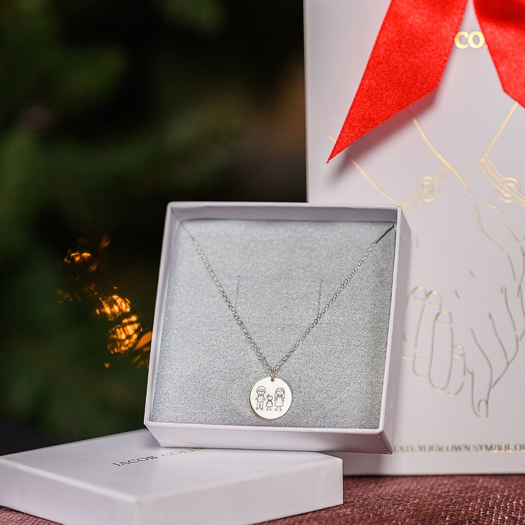 Engraved Family Members Necklace, Custom Silver Family Becklace ...