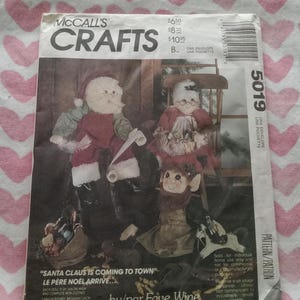 Vintage McCalls 5019/670/P336, Santa Claus is Coming to Town pattern, UC/FF
