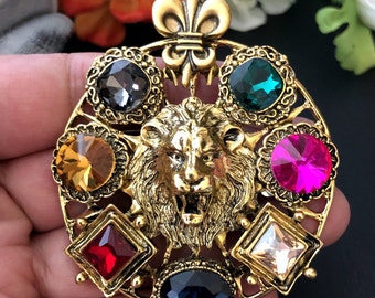 Big  Lion head brooch, Ladies jewelled Lion head brooch, gold multicoloured luxury brooch, vintage style gold tone brooch