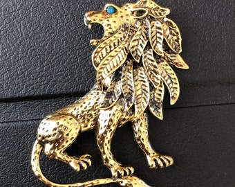 Lion brooch pin, Costume Jewelry for Men or Women, Animal jewellery, Friend gift