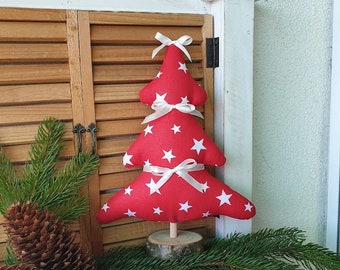 Roter Weihnachtsbaum aus Stoff auf einem Holzsockel, sitzender Weihnachtsdekor, Tischdekoration, Weihnachtsschmuck