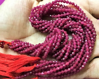 Cuentas de corindón rubí natural facetadas y microcortadas. 9 hebras de 2,5 mm en forma de rondelles. Hebra de 33 cm. Muy raras. Corte láser.