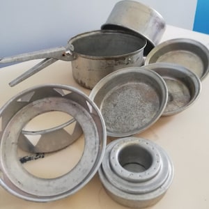 Vintage Aluminium Camping Koch-Set, Aluminium-Speiseservice, Alter Aluminium-Lebensmittelbehälter, Aluminium-Krug, Kauf zum Servieren
