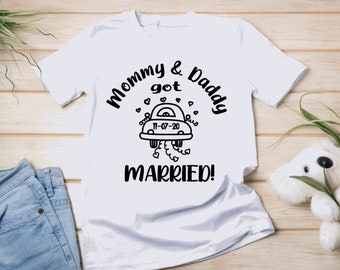 Mama en papa zijn getrouwd gepersonaliseerd met Date t-shirt voor kinderen