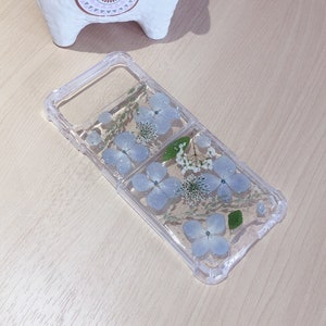 Real white flower pressed flower phone case for Samsung Z Flip 7 6,S25 Edge S24 Ultra,iPhone 17 16 15 14 Pro Max 16e,Google Pixel 10 9 Pro