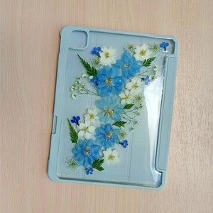 Real blue & white flower green leave case with pen slot for iPad Pro 11&#39;&#39; 13&#39;&#39; 2024,iPad mini 7 2024,iPad 11th gen, iPad Air 11&#39;&#39; 13&#39;&#39; 2025