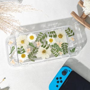 Vit prästkrage blomma grön löv Nintendo Switch 2-skal med anpassat namn, spelkortsplats för Nintendo Switch OLED, Switch Lite, söt present