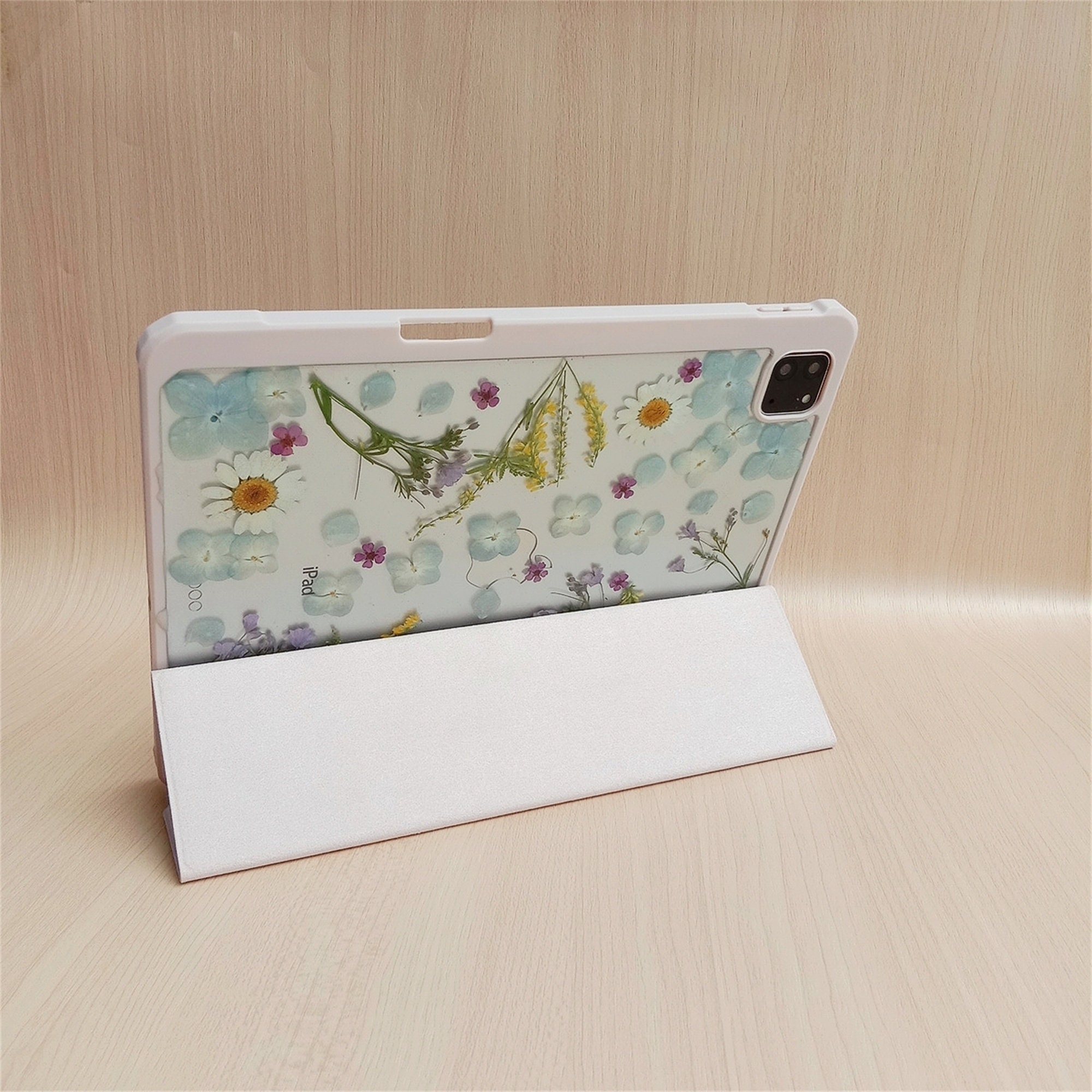 Pressed White Daisy Blue Flower Case With Pen Slot for iPad Pro 11in ...