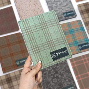 Dormeuil green check fabric magnetic e-book case for Kindle Paperwhite 12th 11th gen,Colorsoft,Kobo Libra Colour,Boox Go 7,Tolino Shine 5th