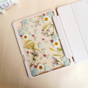 Real pressed white daisy blue flower case with pen slot for iPad Pro 11'' 13'' 2024,iPad mini 7 2024,iPad 11th gen, iPad Air 11'' 13'' 2025
