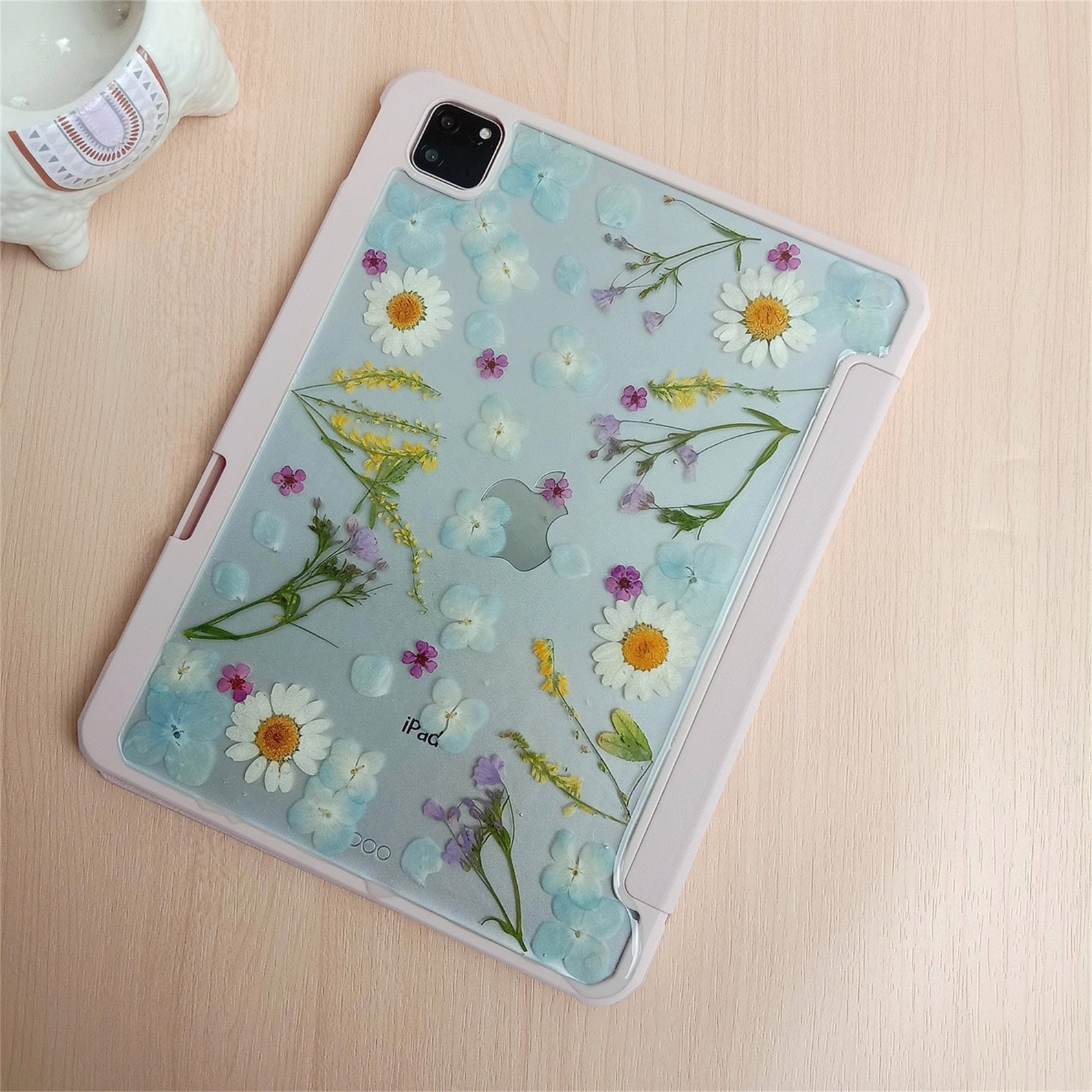 Pressed White Daisy Blue Flower Case With Pen Slot for iPad Pro 11in ...