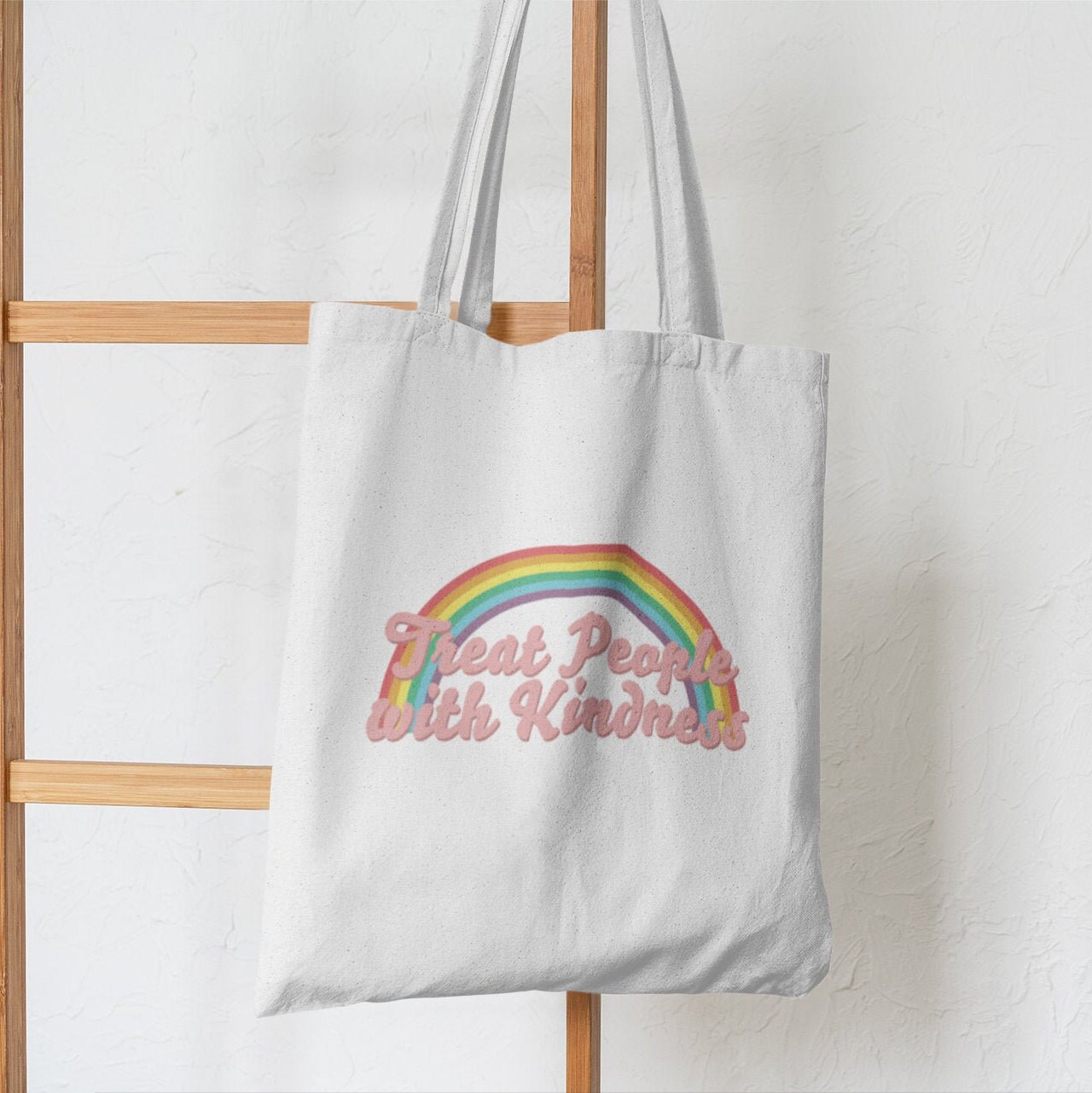 Bolsos de mano que llevan las colaboradoras de salvame sale