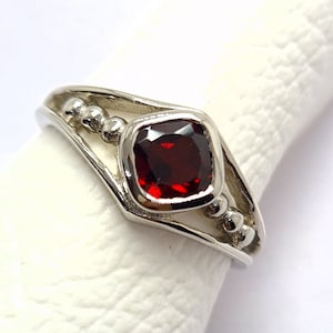 Natural AAA Red Garnet Solitaire Silver Ring-Birthday, Anniversary Gift for Her-January Birthstone-Promise Ring for Women-Stackable Ring