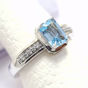 Anello in oro bianco massiccio 14K - Anello con acquamarina naturale AAA - Anello con diamante naturale - Anello con pietra portafortuna di marzo - Anello importante - Regalo per lei - Regalo di Natale