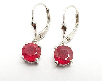 Boucles d'oreilles pendantes en rubis naturel, boucles d'oreilles solitaires en rubis, boucles d'oreilles ovales rouges, boucles d'oreilles rondes en rubis, cadeau pour elle, cadeau d'anniversaire, cadeau d'anniversaire