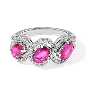 Ring i massivt 14K vitguld med rubiner, naturlig burmesisk ring med tre stenar och diamanthalo, vigselring för henne,