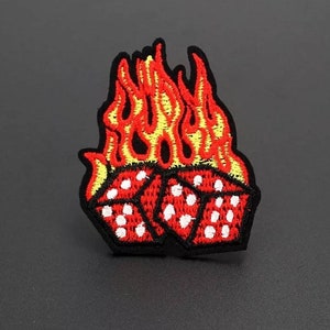 Flammender Feuerwürfel Bügelbild