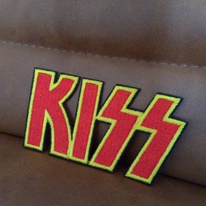 KISS Rock & Roll 70&#39;s American Heavy Metal Band Embroidered Iron On Sew On Patch Clothing Bag Fashion