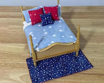 Miniature Oak 4-Poster Double Bed with Red, White & Blue Bedding 1:12 Scale