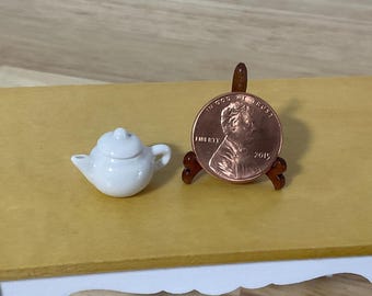 MIniature White China Teapot with Removable Lid, 1:24 Scale