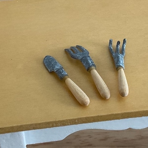 Dollhouse Miniature Set of 3 Garden Tools 1:12 Scale