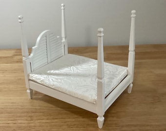 Miniature Bed - White 4 Poster, Shabby Chic, 1:12 Scale