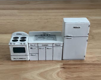 Dollhouse Miniature 1:24 Scale 1950&#39;s White Retro 3 Piece Kitchen Set Refrigerator, Sink, Stove