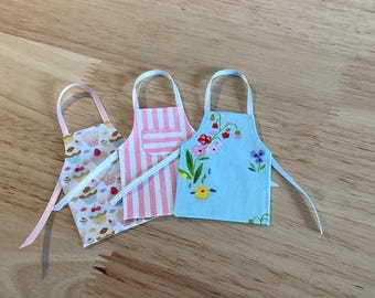 Miniature Apron 1:12 Scale Dollhouse Kitchen Accessory