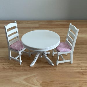 Dollhouse Miniature White Kitchen Dining Table and Chair Set with Pedestal Table and 2 Ladderback Upholstered Chairs 1:12 Scale