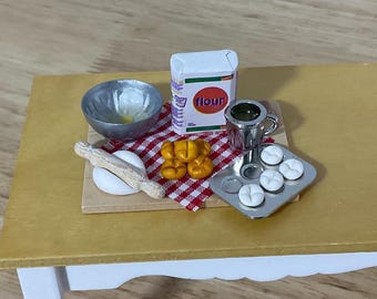 Miniature Baking Rolls Display Board Kitchen 1:12 Scale