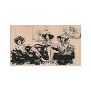 SELLO DE GOMA Tres mujeres en flotadores, sello de mujeres en la playa, sello de baños de sol, sello de río lento, sello entre flotadores, sello de playa, sello de natación