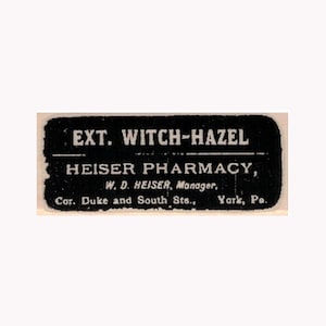 Może przedstawiać: Czarno-biała etykieta z tekstem "EXT. WITCH-HAZEL HEISER PHARMACY, W. D. HEISER, Manager, Cor. Duke and South Sts., Yark, Pa."