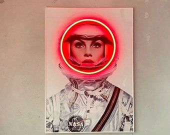 Jean Shrimpton LED Neon Gerahmtes Poster: Harper's Bazaar April 1965
