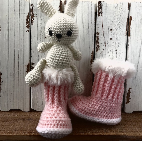 Ugg inspired best sale crochet baby booties