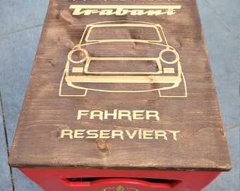 11er oder 20 er Bierkastensitz mit Gravur ähnlich Trabi Trabant Fahrer Geschenk Bierbank Vatertag