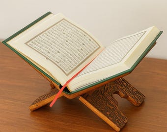 Handgemaakte houten opvouwbare koran-bijbelstandaard, boekenplank met natuurlijk houtgestookt patroon, Valentijnsdagcadeau, islamitische geschenken, cadeaus voor moslims