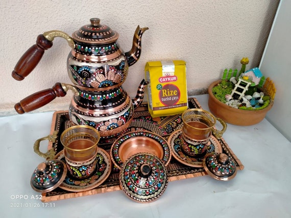 Handgefertigtes türkisches Kupfer-Teeservice, Teekanne mit besticktem Blumenmuster, Serviertablett im osmanischen Stil
