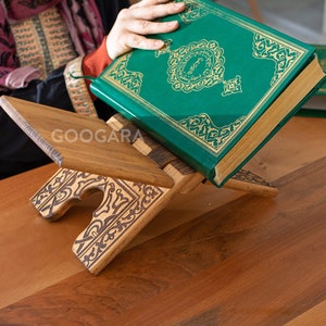 Handgefertigter Koran-Bibelständer aus Holz, Bücherregal mit natürlichem Holzbrandmuster, Valentinstagsgeschenk, Islamische Geschenke, Geschenke für Muslime