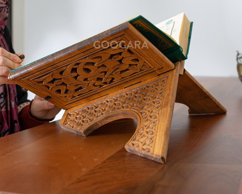 Livre de pri/ères stand floral Sculpt/é Saint Coran Gita Bible en bois Porte-Livre Stand Prayer Book support Pr/ésentoir Supplies Mubarak Party Decoration