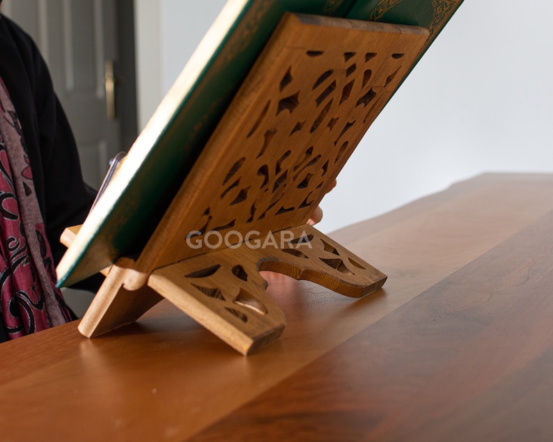 Atril de madera hecho a mano para leer libros, soporte plegable para libros de cocina, soporte para iPad, soporte para tableta, soporte para el Corán y la Biblia, regalo de Navidad, regalos islámicos. imagen 3