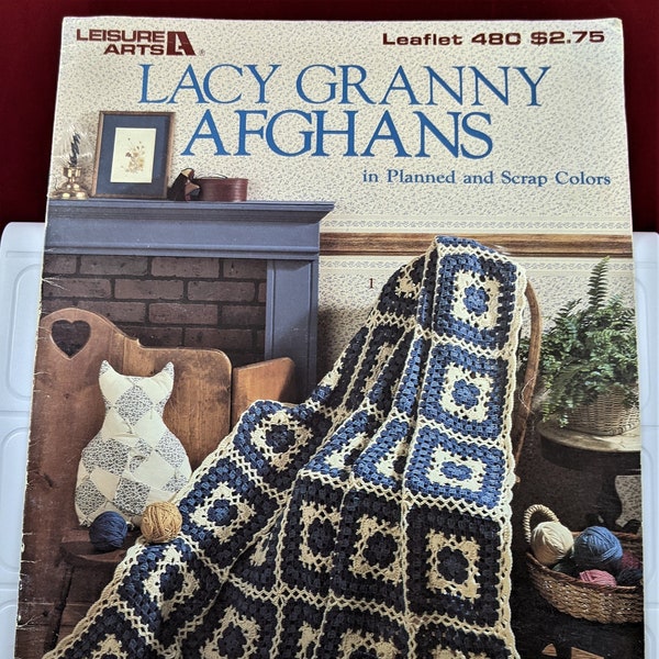 vintage Arts de loisirs « Lacy Grand-mère Afghans » Crochet Motifs En Couleurs Planifiées Et Scrap Designer Anne Halliday Dépliant 480 En Très Bon Cond