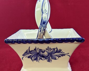 Vintage RCCL, Muster 518MM, schönes Porzellan handbemalt rechteckiger massiver Korb, blau -weißes Blumenmuster, mit geflochtenem Griff.