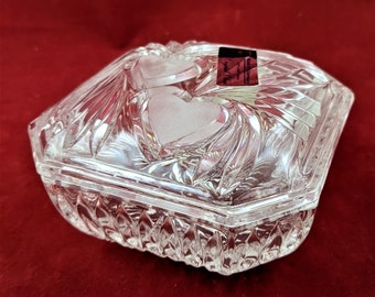 Vintage Crystal Clear Industries 3.75" Quadrat x 2.25" H Schöne 24% Bleikristall Schmuck Boxen mit geätzten Herzen auf Deckel Made in Germany Neu