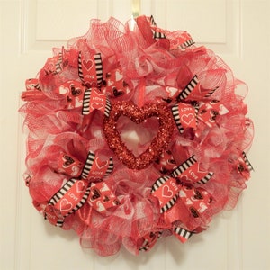 NashSistersValentine, Heart-shaped Deco Mesh Wreath
