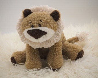 Cuddly toy lion - fluffy stuffed animal made of plush (plush toy)