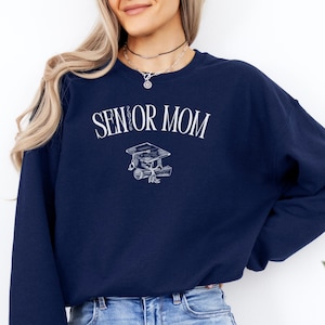 Senior Mom 2026 Sweatshirt Shirt Gift for Senior Mom, High School Senior Mom Women&#39;s Tee, Trendy Social Club Aesthetic Style Shirt