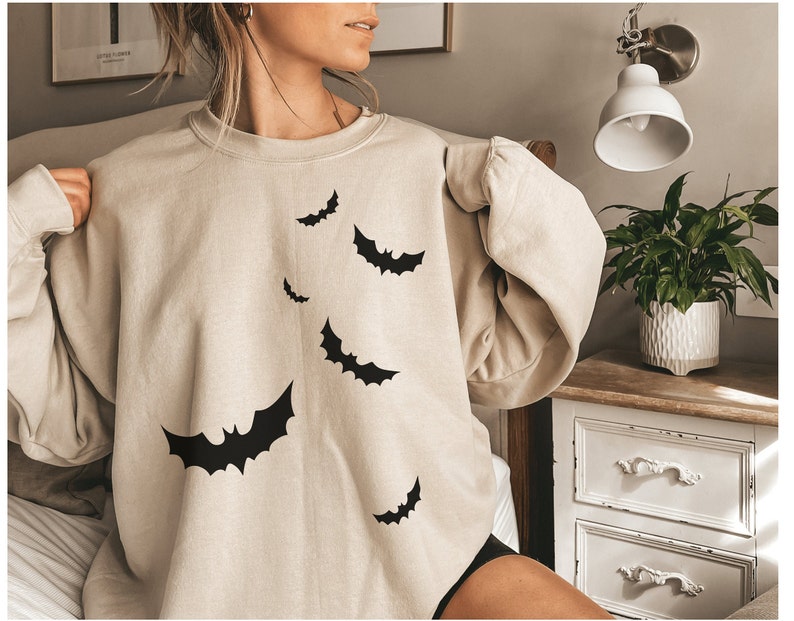 Halloween Sweatshirt Bat Sweatshirt Halloween Party Tee Halloween Party Top Halloween Sweater Cute Halloween Tee Halloween Tee Bats Shirt bild 2